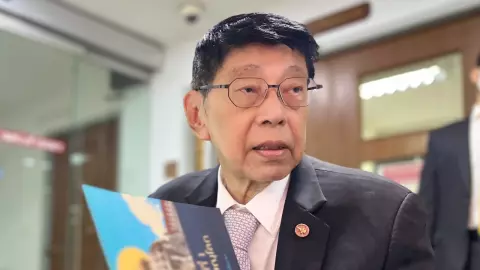 “วิษณุ” ชี้ช่องกฎหมายเงินกู้ 5 แสนล้าน แนะ “ยิ่งลักษณ์” อยากขออภัยโทษต้องรับโทษ