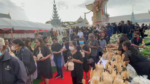 งานศพสุดอลังการ ส.อบจ. ฌาปนกิจเมีย แจกตู้เย็น ข้าวสารกว่า 2 ตัน