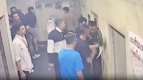 วัยรุ่นเที่ยวผับ โดนการ์ดรุมยำเจ็บ คิดว่าแอบเสพยา ร้านแจงไล่ออกแล้ว 