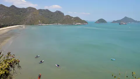 ปีใหม่อ่าวมะขามป้อม เคาต์ดาวน์รับปีงูใหญ่