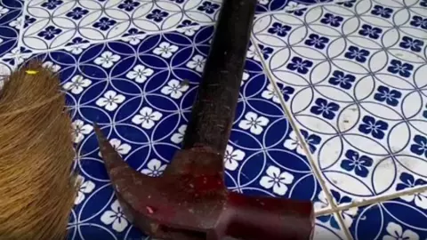 ค้อนทุบดับ หนุ่มเสพยาฆ่ารุ่นพี่ อ้างฉุนรื้อของ-ถามไม่ตอบเลือดขึ้นหน้า