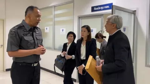 ตัวแทนสยามแม็คโครพบดีเอสไอ มอบเอกสารที่เกี่ยวข้องคดีหมูเถื่อน 118 รายการ 