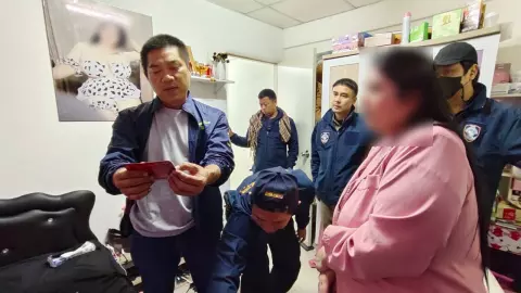 จับแอดมินสาวกลุ่มไลน์ลับ โพสต์คลิปลามกยั่วสมาชิกขาหื่น เรียกค่าสมาชิก 99 บาท