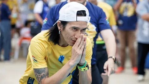 "ตูน" นำทีม "ก้าว" 10 กิโลเมตรสุดท้าย ส่งท้ายโครงการ "ก้าวต่อไปด้วยพลังเล็กๆ"