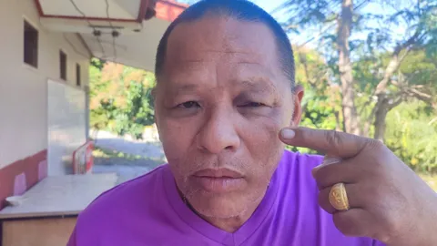 นายก ทต.บ้านกรูด พร้อมพวก 5 คน มอบตัว คดีรุมทำร้ายรอง สวป.   