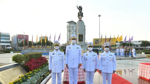 นายกฯ วางพานถวายราชสักการะ "สมเด็จพระเจ้าตากสินมหาราช" วงเวียนใหญ่