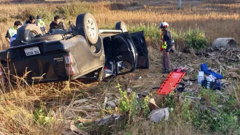 หนุ่มกระดูกเหล็กรถคว่ำสลบถึงเช้า 9 ชม.ชาวบ้านไปเจอ ตำรวจช่วยรอด