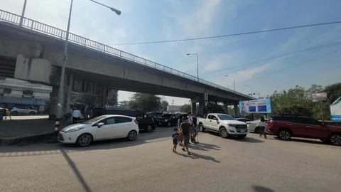 ส่งท้ายปีเก่าต้อนรับปี 2567 นทท.แห่เที่ยวตลาดริมเมย พาชายแดนแม่สอดคึกคัก 