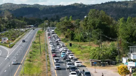 ถนน 304 รถแน่น ชะลอตัวบางจุด คาดทะลักตลอดคืน เตรียมเปิดช่องทางพิเศษ 