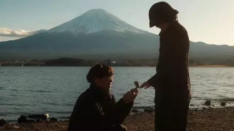 นักแสดงหนุ่ม เบสท์ ณัฐสิทธิ์ ทำเซอร์ไพรส์ คุกเข่าขอแฟนสาวแต่งงานที่ญี่ปุ่น