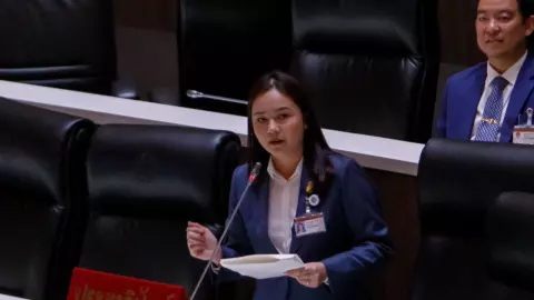 ประท้วงวุ่น! "สุณัฐชา "แตะ "ทักษิณ" โยงรัฐบาล จัดงบ 67 ไม่เป็นธรรมกับภาคใต้ (คลิป)