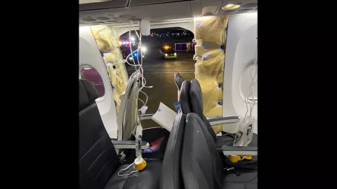 อะแลสกา แอร์ไลน์ส พักใช้ โบอิ้ง 737 Max 9 หลังชิ้นส่วนหลุดกลางอากาศ
