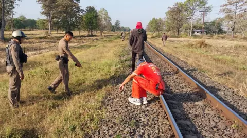 หนุ่มดวงขาดนั่งบันได พลัดตกรถไฟดับ คาดง่วงเผลอหลับ