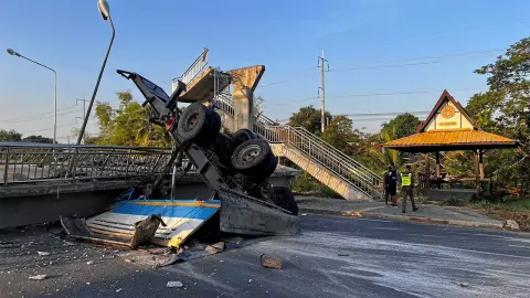 ชนทับเละ (คลิป)