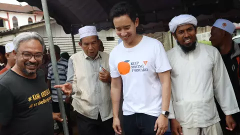 “พิธา“ ปาดหน้า นายกฯ เดินสาย ชายแดนภาคใต้ เยี่ยมอาสาฯ เยาวชน หลังน้ำท่วม