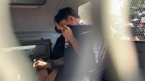 นำผัวเมียคดียัดศพเด็กในตู้เย็นฝากขัง "ไอ้แบงค์" ยันไม่กังวลข้อหาเพิ่ม (คลิป)