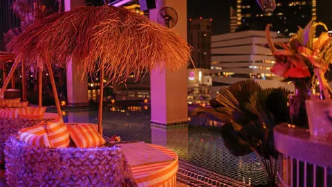 นั่งชิลชมเมืองที่ TRIBE SKY BEACH CLUB เอ็มสเฟียร์