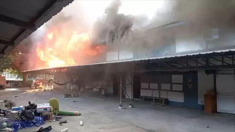 ไฟไหม้บ้านพักตำรวจที่ขอนแก่น วอด 9 หลัง สาเหตุอยู่ระหว่างการตรวจสอบ