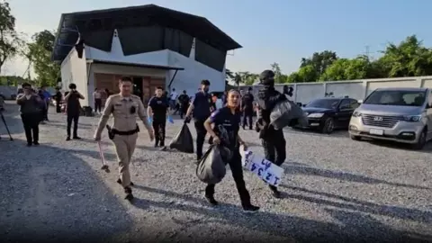 กรมการปกครอง จับบ่อนใหญ่กลางเมืองคอน กำแพงสูงอำพรางสายตา ข้างในคนละเรื่อง (คลิป)