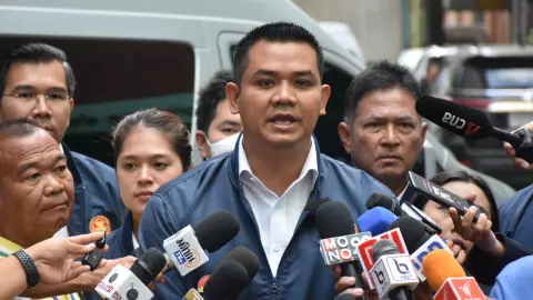 “ชัยชนะ” ปัดโยงเรื่องการเมือง พา กมธ.ตำรวจ เยี่ยม “ทักษิณ” ชั้น 14