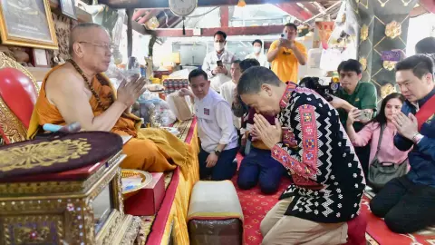 “เศรษฐา” ไหว้หลวงพ่อทันใจวัดพระธาตุดอยคำ ขอพรให้บ้านเมืองเจริญรุ่งเรือง
