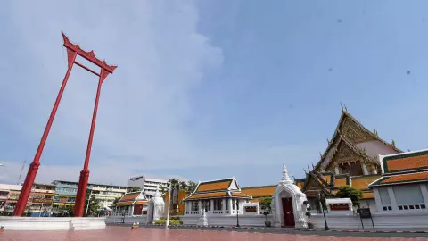 จัดทางเท้าศาลเจ้าพ่อเสือ เอาผิดคนนอกเก็บค่าจอด