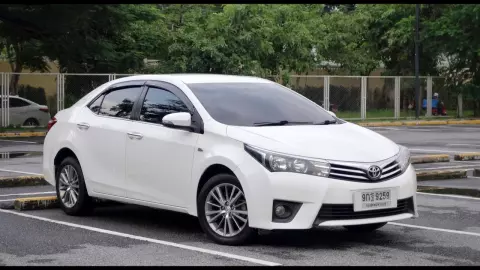 ส่องมือสองน่าสน Toyota Corolla Altis 1.6G – Easy Car สำหรับ Hard Life ในงบสามแสน