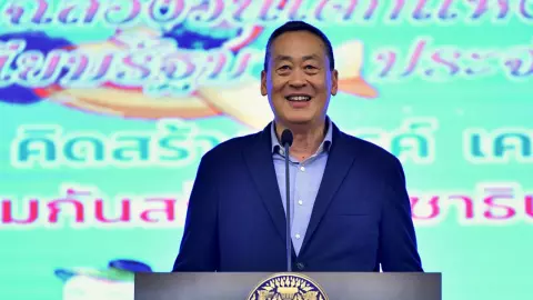 ต้องไม่หลุดจากระบบศึกษา "เศรษฐา" ห่วงเยาวชน มาตีห้าต่อคิวเก้าอี้นายกฯ วันเด็กคึกคัก (คลิป)