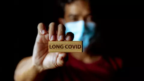 "หมอธีระวัฒน์" เผยข้อเท็จจริงเกี่ยวกับภาวะ Long Covid-19 และผลกระทบจากวัคซีน