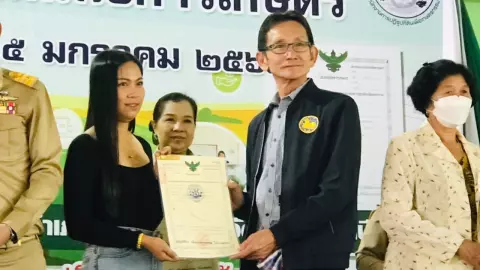 "เกรียง" รมช.มหาดไทย ลุยมอบโฉนดที่ดินเกษตรกร เพื่อประชาชนอยู่ดีกินดี 