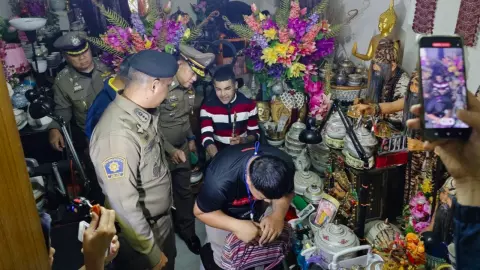 ค้นสำนัก อ.แมน เผยลูกค้าจองคิว "ลงนะก้น" เพียบ จะไม่ให้คลิปหลุดอีก