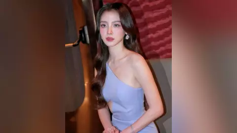 ปีใหม่ “ใบเฟิร์น” วิดีโอคอลเคาต์ดาวน์กับ “นาย” ก็ยังฟิน เผยแฟนหนุ่มห่วงหนักมาก