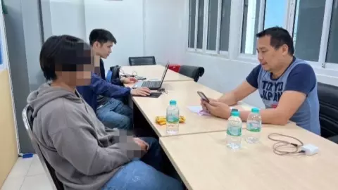 จับแล้ว มือฆ่าแกร็บเผานั่งยาง อ้างไม่มีเงินจ่าย ผู้ตายโวย-จึงแทงด้วยมีด (คลิป)