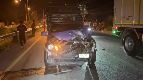 รถรั้วชนสนั่น 2 สาวน้อยขี่จยย.ย้อนศรเลนขวาสุด เสียชีวิตทั้งคู่  