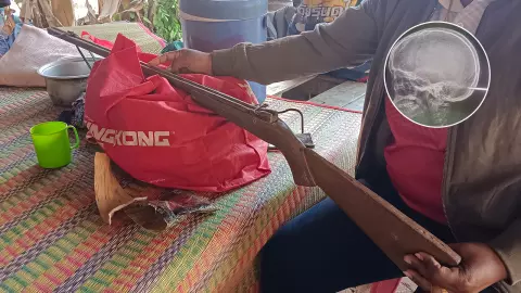 "หวาดเสียว" เด็ก 14 เล่นปืนยิงหนู ลูกดอกลั่น พุ่งปักหัวเสียบคาสยอง