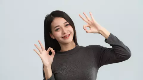 10 สียางจัดฟันทำให้หน้าขาว สีสวย ขับผิวไบรท์ ยิ้มแล้วมั่นใจ