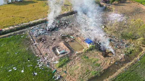 ด่วน โรงงานพลุสุพรรณฯ ระเบิดอีก ดับแล้ว 17 ศพ พบเกิดซ้ำที่เดิม (คลิป)