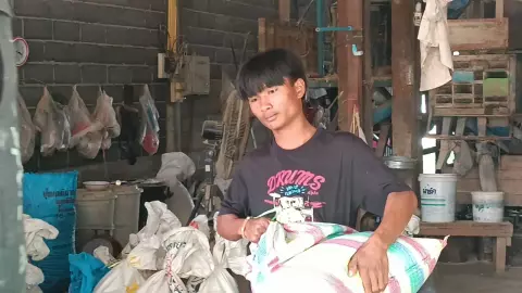 ชีวิตไม่เคยท้อ "น้องปกป้อง" เด็ก 15 ยอดกตัญญู เลี้ยงดูผู้พิการ 4 ชีวิต