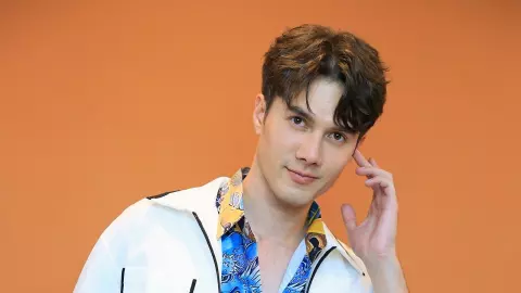 "มิกค์" นำทีมนักแสดงย้อนวัยเรียนรำลึกพระคุณ "ครู"