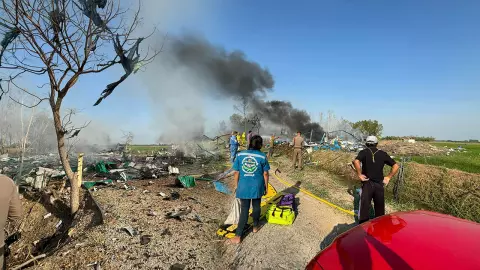 เทียบอานุภาพแรงระเบิด โรงงานพลุสุพรรณฯ แรงกว่าครั้งก่อน คาดเร่งทำงานจนพลาด  