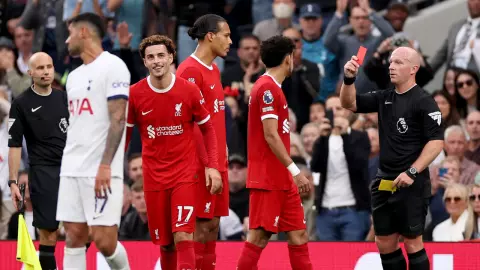 ฟ้าดินแยกเราเท่าไรไม่ขาด! "ไซมอน ฮูเปอร์" เป่าชี้ขาดเกม "ลิเวอร์พูล" ฟัด "ฟูแลม"