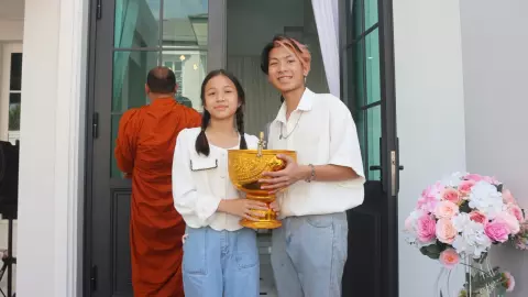 "พี่ฟิล์ม-น้องโฟกัส" ขยันทำคลิป 6 ปี เก็บเงินสดซื้อบ้าน 15 ล้านให้พ่อแม่สำเร็จ (คลิป)