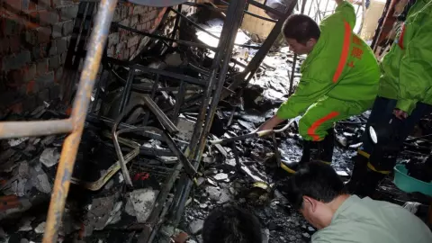 สุดสลด ไฟไหม้หอพัก โรงเรียนประถมในจีน รับดูแลเด็กเล็ก ตาย 13 ศพ