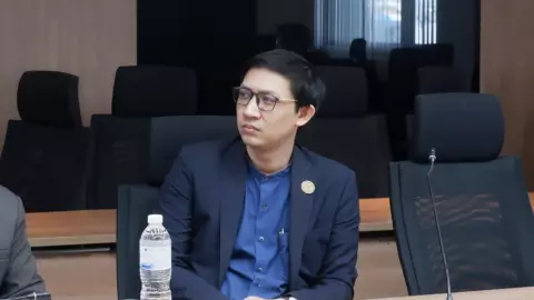 “จิรัฏฐ์” ท้า กห. ขอไปถ่ายบ้าน “บิ๊กตู่” ได้ไหม ซัด หยุดโหนทหารชายแดน หากิน 