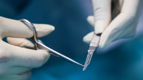 ตร.ส่งศพสาวจีนไปชันสูตร หลังบินมาดูดไขมันที่เกาหลีใต้ ก่อนติดเชื้อตายสลด