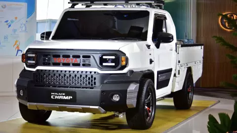 วัดม้าที่ล้อ Toyota Hilux Champ 2.4 เทียบ Revo 2.4: บนสเปกเท่ากัน แต่ของจริงเป็นอย่างไร?