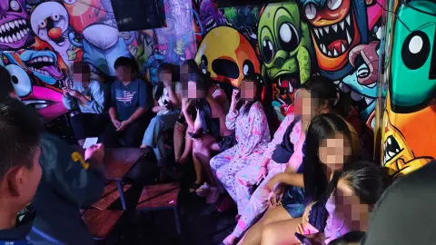 ดส. บุกจับผับย่านประชาชื่น ปล่อยเด็กต่ำกว่า 20 ปี 13 คน เข้าเที่ยว