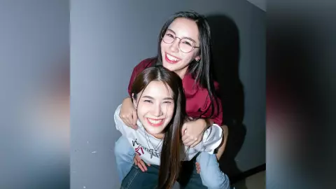 “อันดา-ลูกแก้ว” นำทีมชมซีรีส์ตอนจบ แฟนคลับแห่ทำซึ้งจนน้ำตาไหล