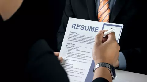 เช็ก 10 สัญญาณเตือนภัยมิจฉาชีพรูปแบบใหม่ ผ่านบริษัทจัดหางาน