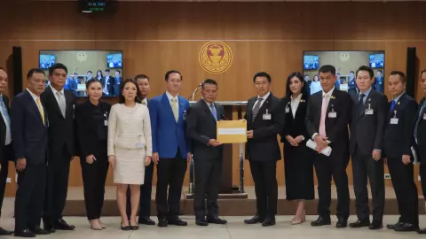 รวมไทยสร้างชาติ ยื่นร่าง พ.ร.บ.สร้างเสริมสังคมสันติสุข มุ่งสู่ความปรองดอง